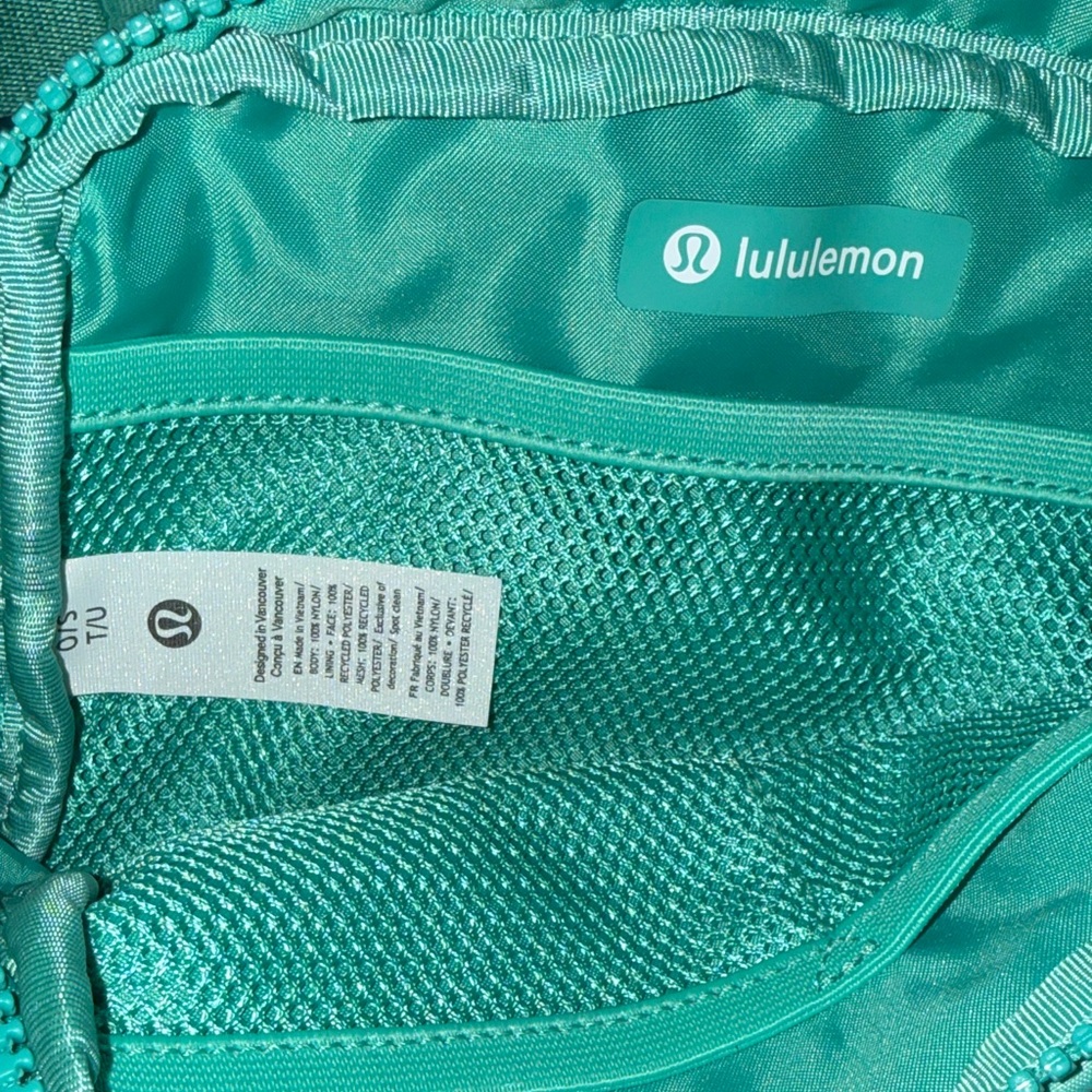 Lululemon Everywhere Belt Bag 1L in Paradise Green - Picture 3 of 7